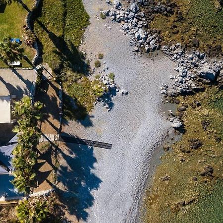 Villa Proto Helidoni - A Cozy Beachfront Villa Petres  Екстер'єр фото