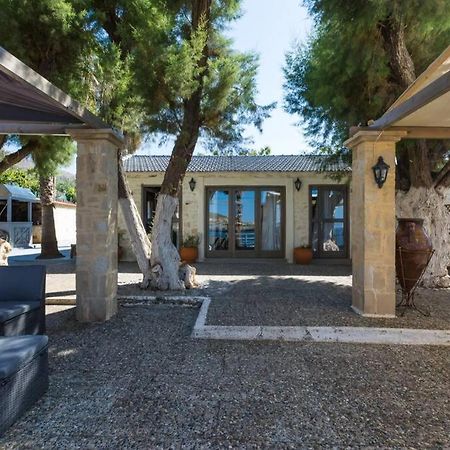 Villa Proto Helidoni - A Cozy Beachfront Villa Petres  Екстер'єр фото