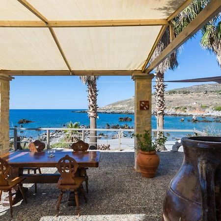 Villa Proto Helidoni - A Cozy Beachfront Villa Petres  Екстер'єр фото