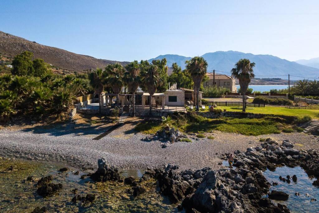 Villa Proto Helidoni - A Cozy Beachfront Villa Petres  Екстер'єр фото