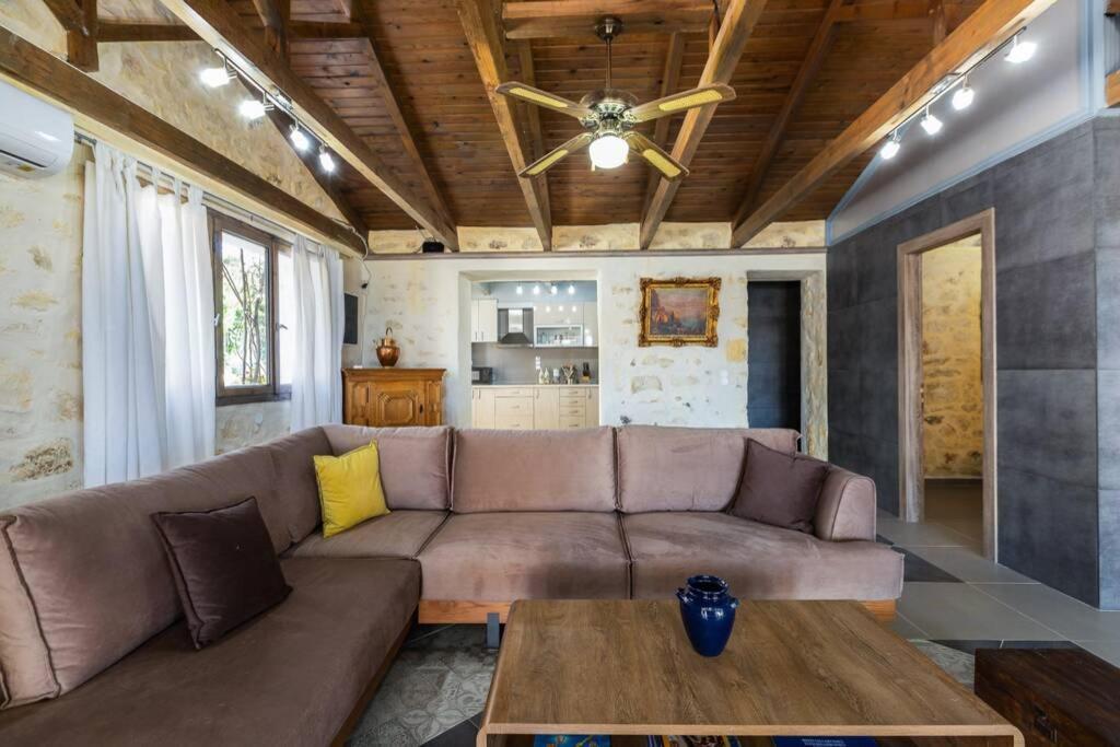 Villa Proto Helidoni - A Cozy Beachfront Villa Petres  Екстер'єр фото