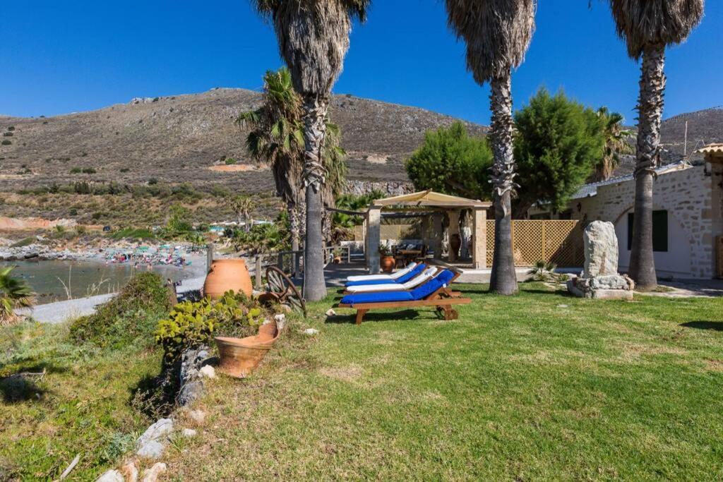 Villa Proto Helidoni - A Cozy Beachfront Villa Petres  Екстер'єр фото