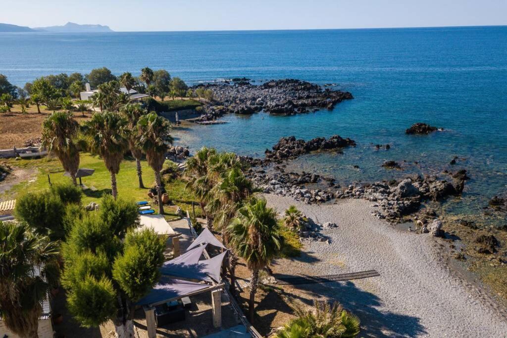 Villa Proto Helidoni - A Cozy Beachfront Villa Petres  Екстер'єр фото