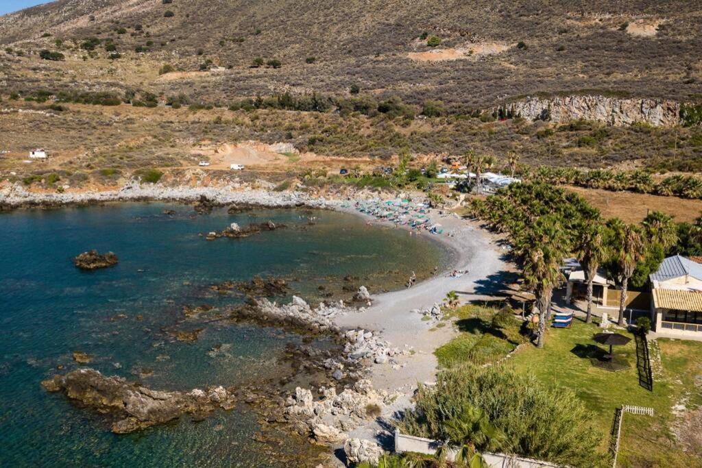 Villa Proto Helidoni - A Cozy Beachfront Villa Petres  Екстер'єр фото