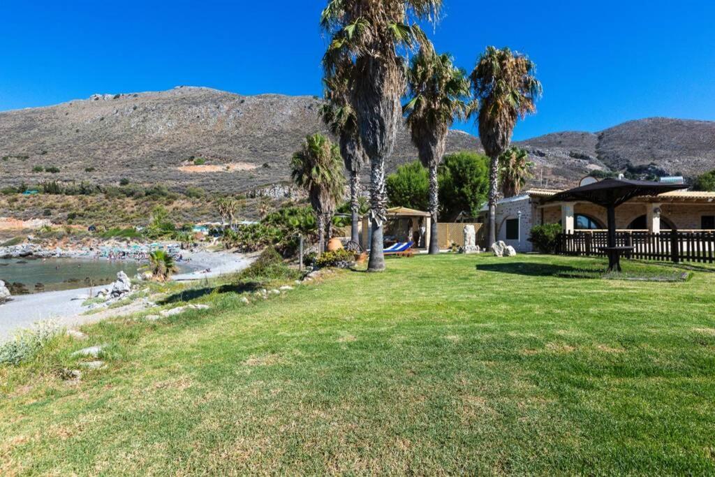 Villa Proto Helidoni - A Cozy Beachfront Villa Petres  Екстер'єр фото