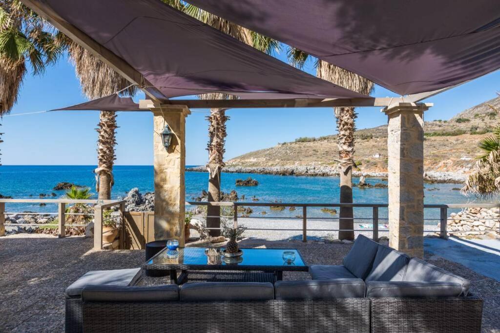 Villa Proto Helidoni - A Cozy Beachfront Villa Petres  Екстер'єр фото